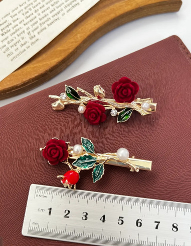 سنجاق /گیره انبری گل رز مخملی