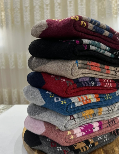 جوراب گوزنی پشمی رنگارنگ