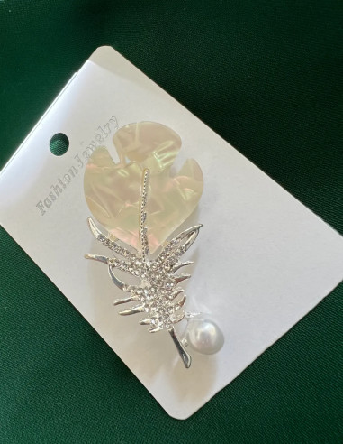 گل سینه پر صدفی