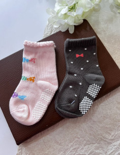 جوراب دخترانه مناسب دو سال 2