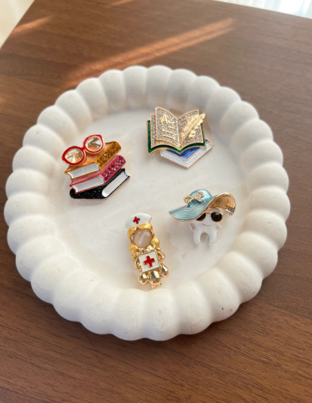گل سینه کتاب