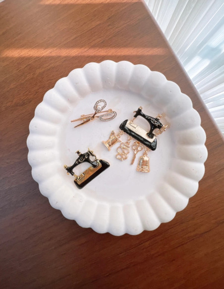 گل سینه قیچی