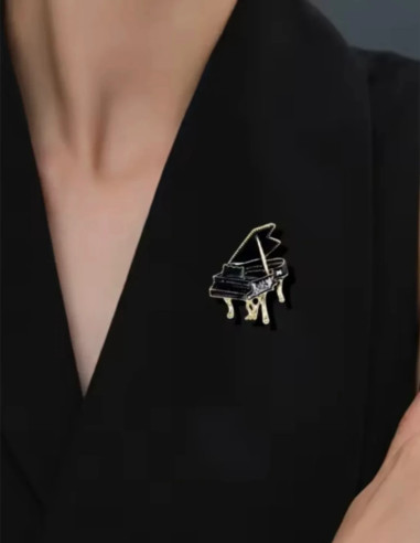 سنجاق سینه پیانو