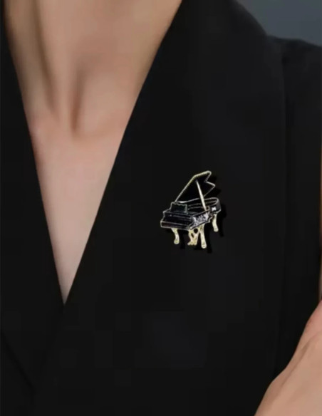 سنجاق سینه پیانو