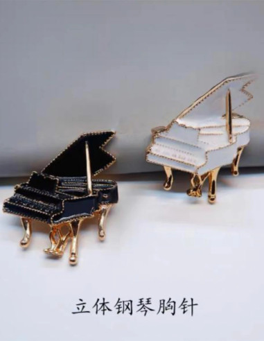سنجاق سینه پیانو