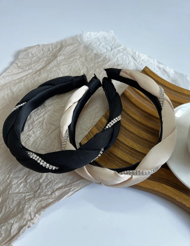 تل ساتن و نگین مارپیچ